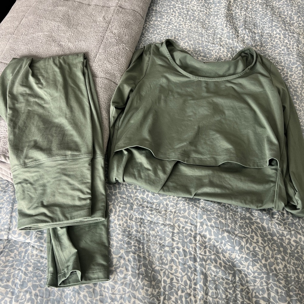 Kindred Bravely Nursing pajama set like new